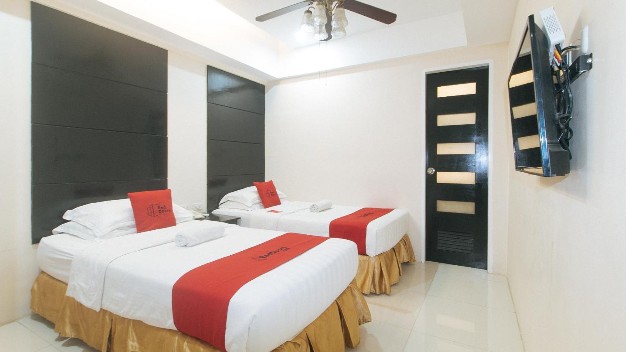 Reddoorz At Grand Apartelle Hernan Cortes Cebu Екстер'єр фото