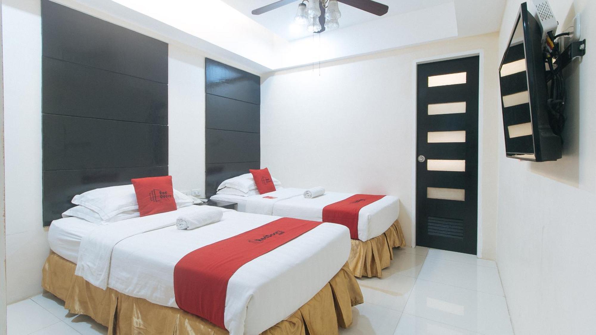 Reddoorz At Grand Apartelle Hernan Cortes Cebu Екстер'єр фото