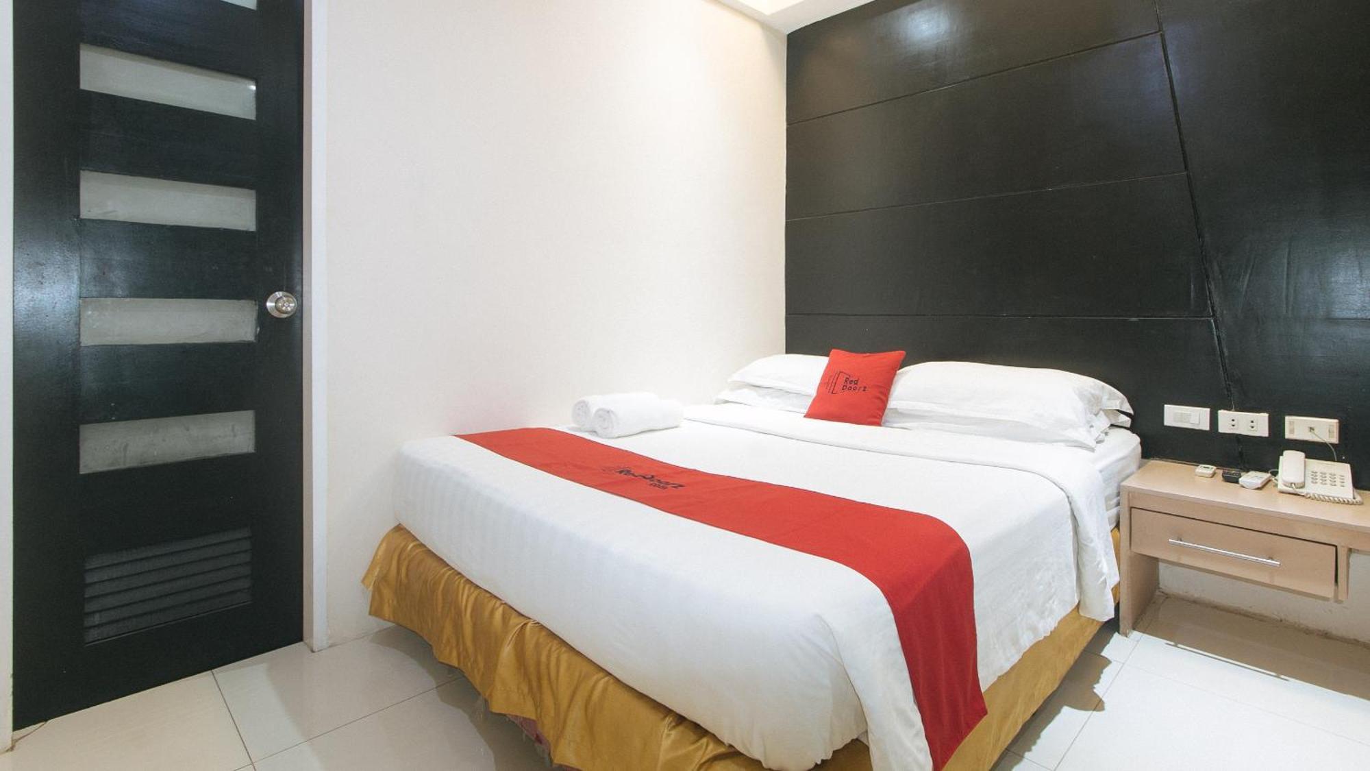 Reddoorz At Grand Apartelle Hernan Cortes Cebu Екстер'єр фото